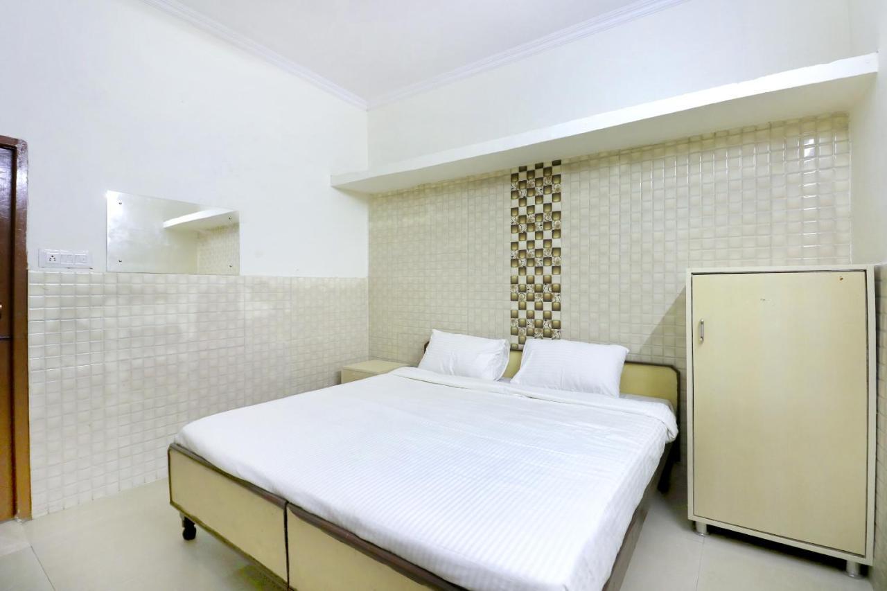 Spot On 44679 Hotel Samrat Sohana Экстерьер фото