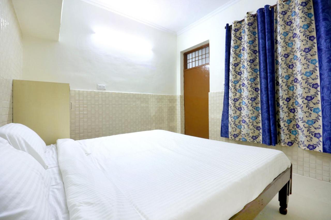 Spot On 44679 Hotel Samrat Sohana Экстерьер фото