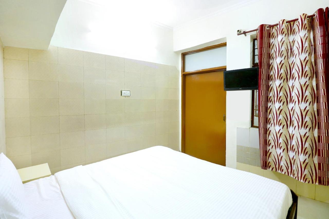 Spot On 44679 Hotel Samrat Sohana Экстерьер фото