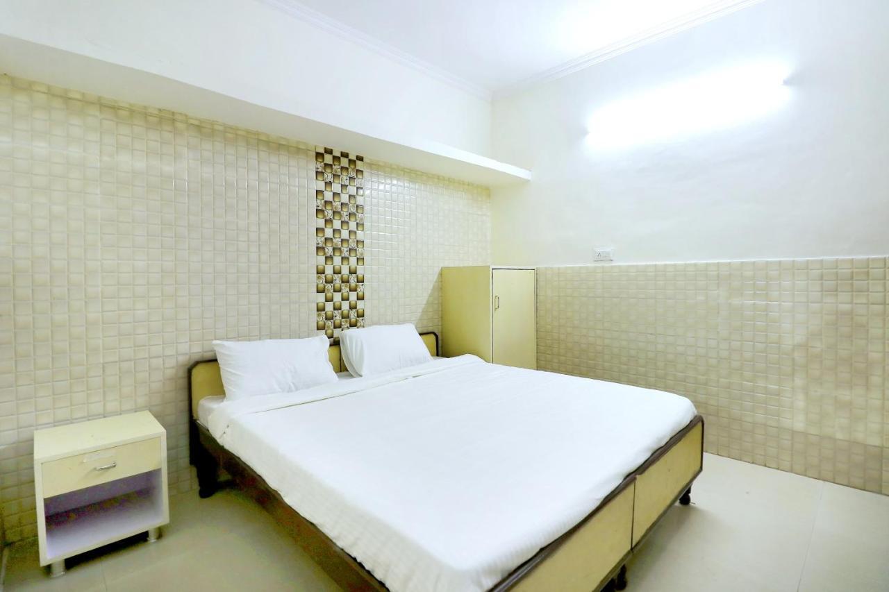 Spot On 44679 Hotel Samrat Sohana Экстерьер фото