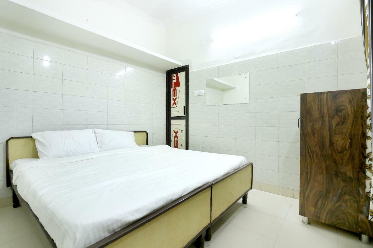 Spot On 44679 Hotel Samrat Sohana Экстерьер фото