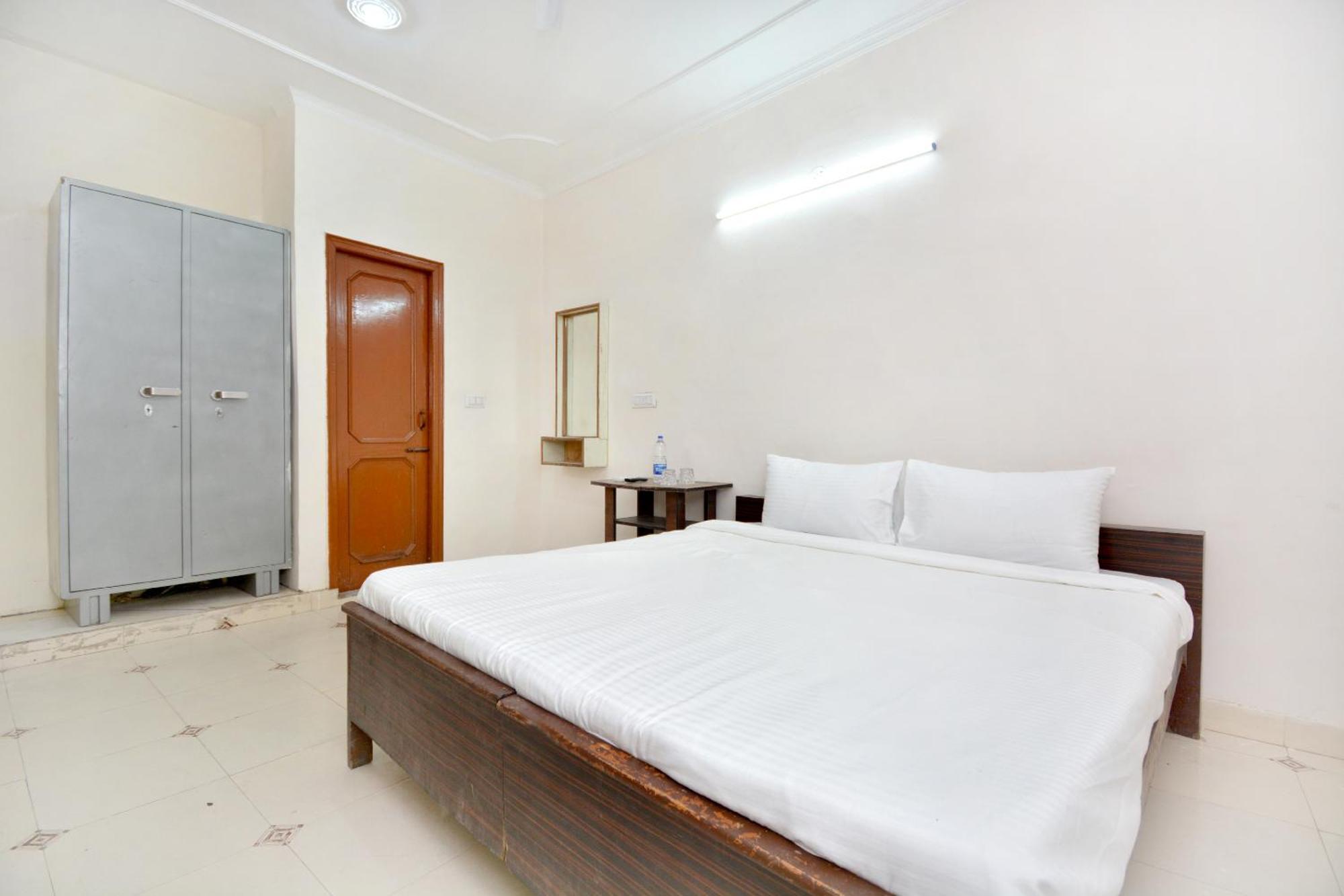 Spot On 44679 Hotel Samrat Sohana Экстерьер фото