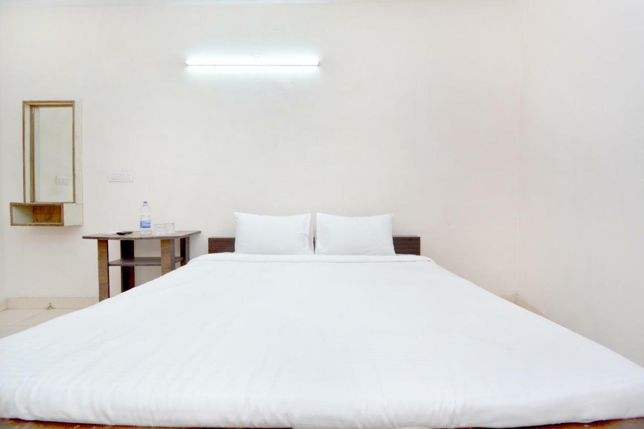 Spot On 44679 Hotel Samrat Sohana Экстерьер фото