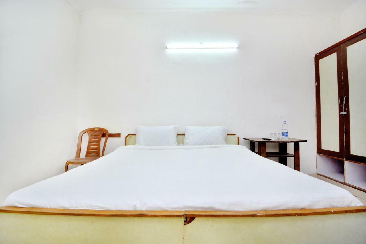 Spot On 44679 Hotel Samrat Sohana Экстерьер фото
