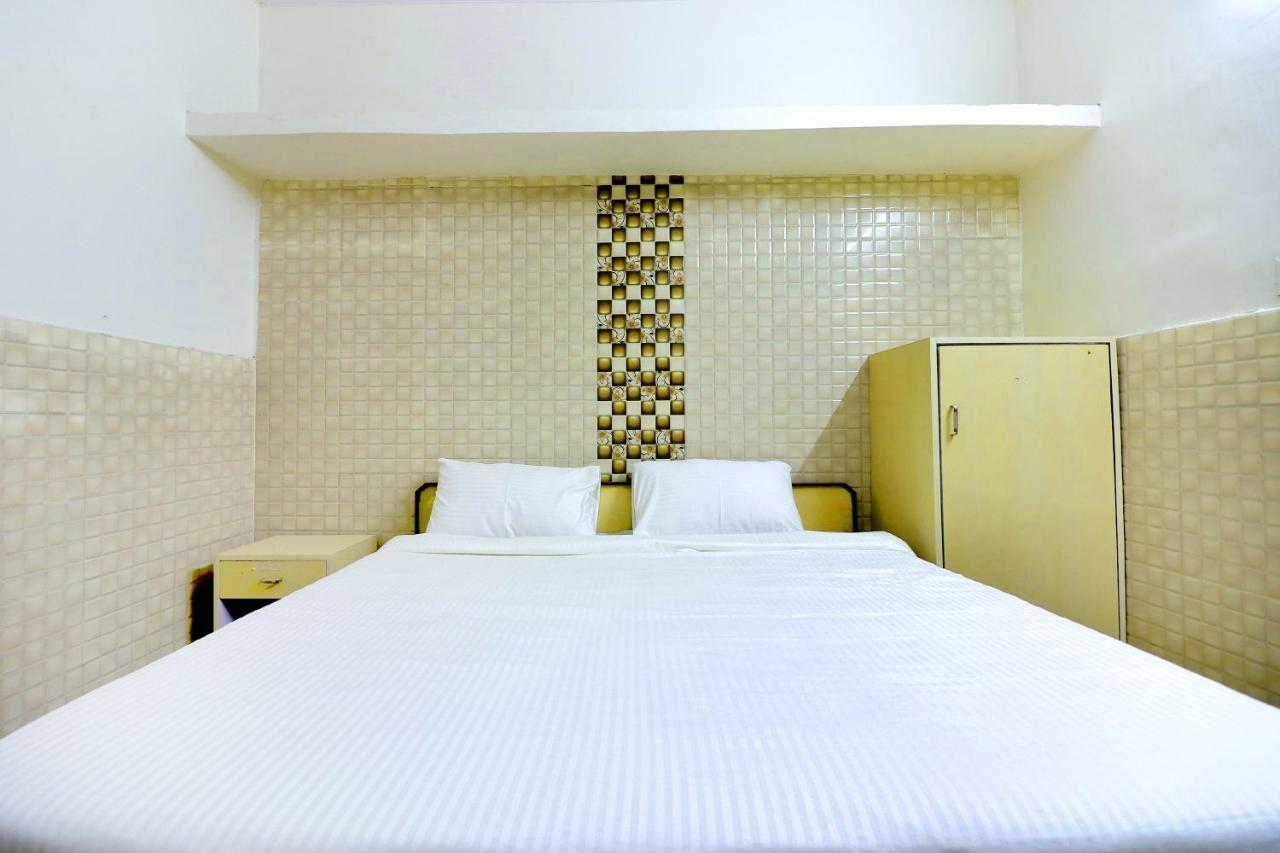 Spot On 44679 Hotel Samrat Sohana Экстерьер фото