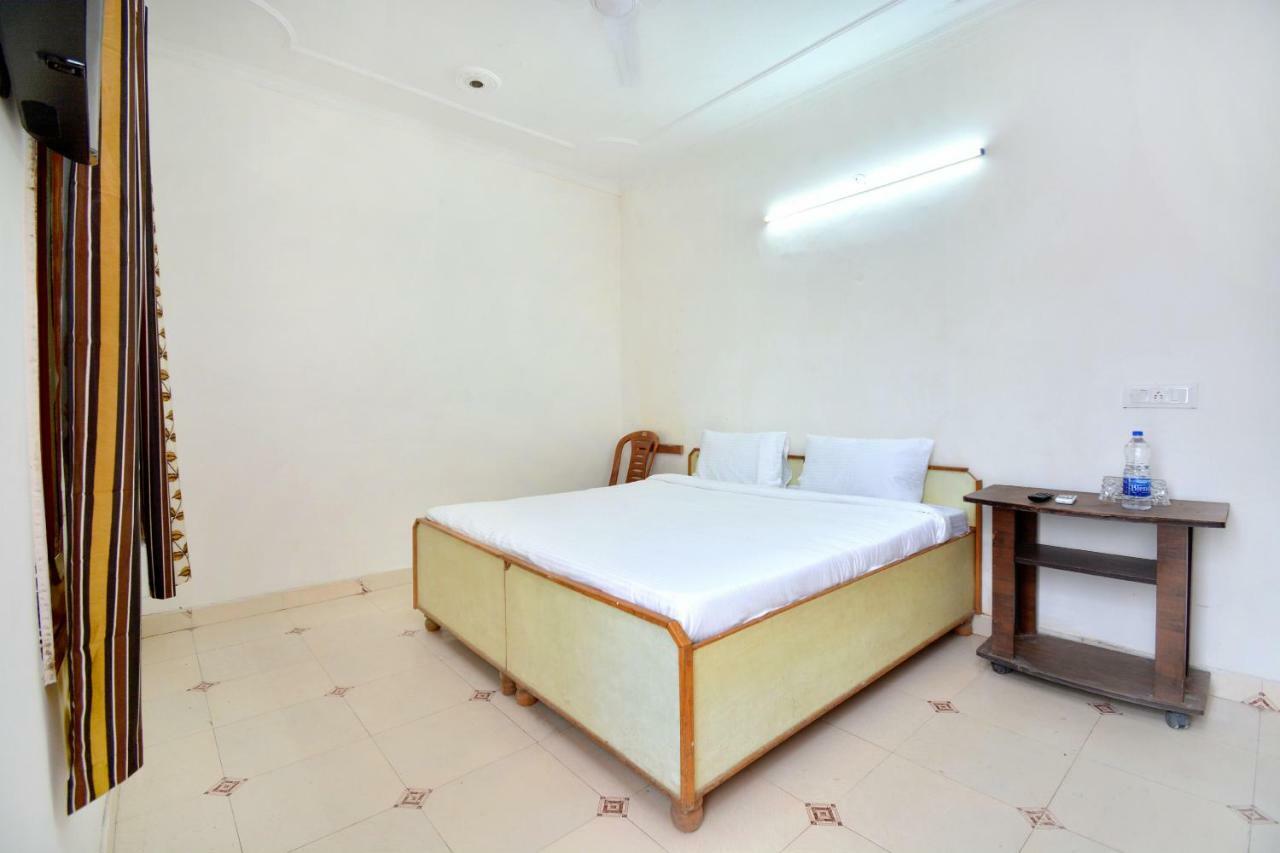 Spot On 44679 Hotel Samrat Sohana Экстерьер фото