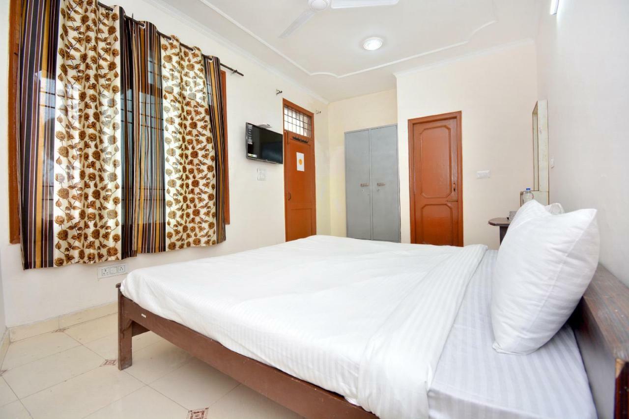 Spot On 44679 Hotel Samrat Sohana Экстерьер фото