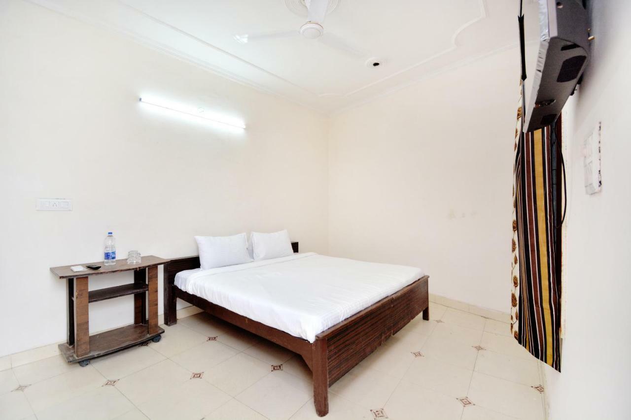 Spot On 44679 Hotel Samrat Sohana Экстерьер фото