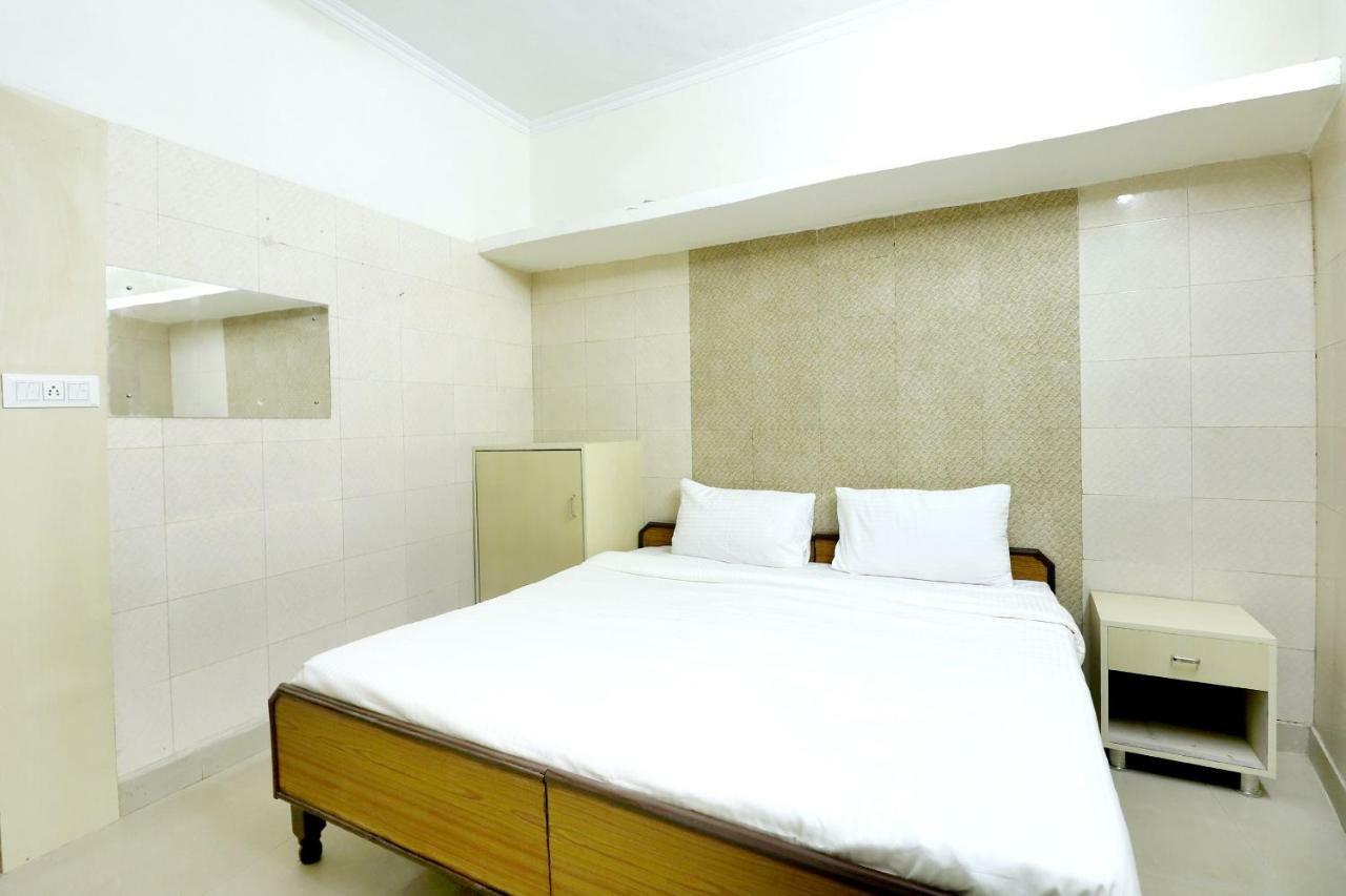 Spot On 44679 Hotel Samrat Sohana Экстерьер фото
